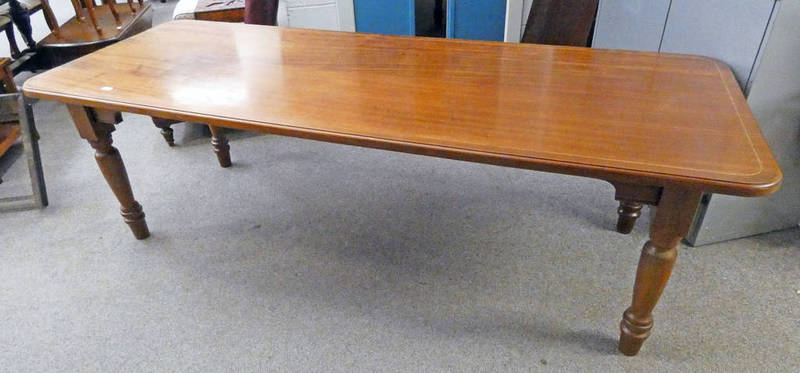 21ST CENTURY MAHOGANY TABLE ON TURNED SUPPORTS - 244CM LONG
