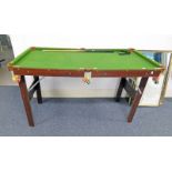 SMALL SIZE SNOOKER TABLE ON COLLAPSIBLE SUPPORTS, CUES AND BALLS,