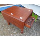 MAHOGANY TABLE WITH 2 DRAWERS.