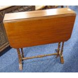 LATE 19TH CENTURY MAHOGANY DROP LEAF SUTHERLAND TABLE WITH TURNED SUPPORTS - LENGTH 61CM