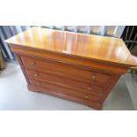 MAHOGANY CHEST OF 3 DRAWERS,