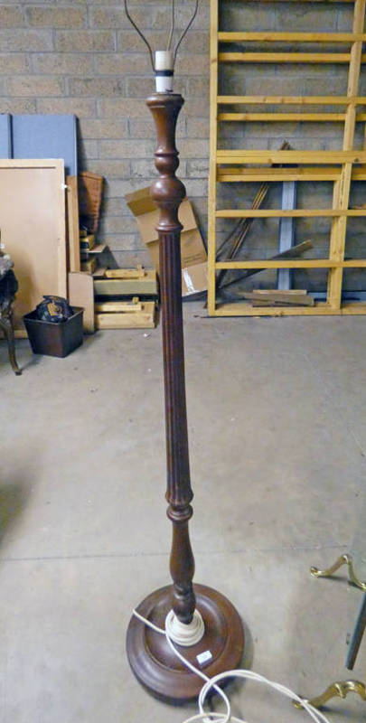 MAHOGANY STANDARD LAMP WITH REEDED COLUMN