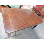 MAHOGANY EXTENDING DINING TABLE ON TURNED SUPPORTS 143CM LONG