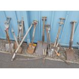 SELECTION OF GARDEN TOOLS TO INCLUDE SHOVELS, SCYTHE,