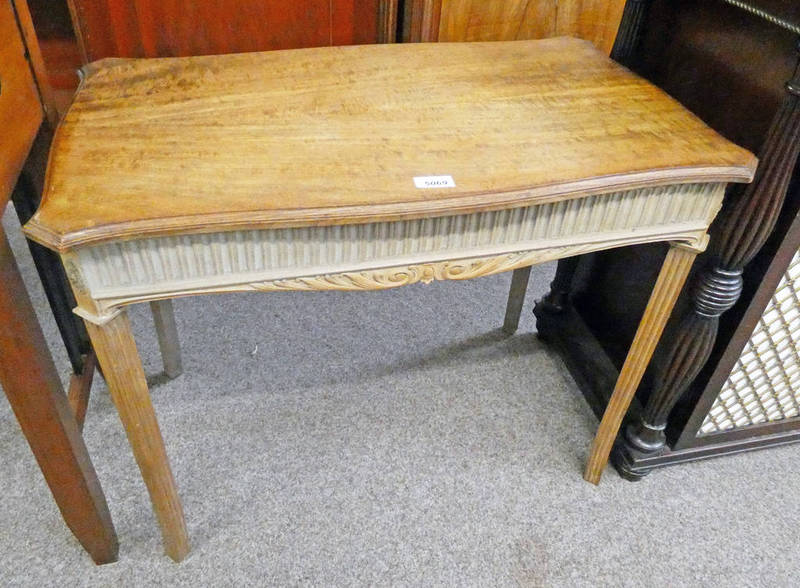 EARLY 20TH CENTURY MAHOGANY TABLE WITH SHAPED TOP ON SQUARE REEDED SUPPORTS