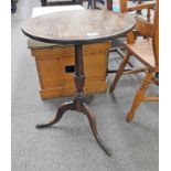 EARLY 19TH CENTURY CIRCULAR TOPPED TABLE ON CENTRE COLUMN WITH 3 SPREADING SUPPORTS,