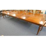 MAHOGANY DINING TABLE ON TURNED SUPPORTS,