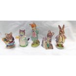 5 BESWICK BEATRIX POTTER FIGURES INCLUDING HUNCA MUNCA SWEEPING, RIBBY,