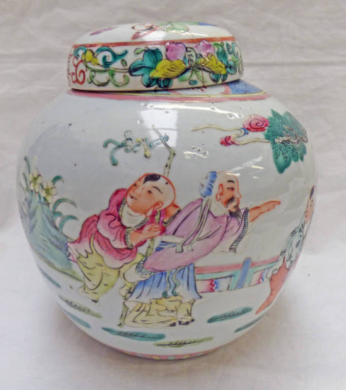 19TH CENTURY CHINESE LIDDED GINGER JAR DECORATED WITH FIGURES,