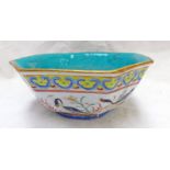 19TH CENTURY CHINESE TURQUOISE OCTAGONAL BOWL WITH YELLOW BAND DECORATED WITH GEESE,