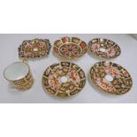 SELECTION OF ROYAL CROWN DERBY PORCELAIN WITH IMARI PATTERN INCLUDING SAUCERS,