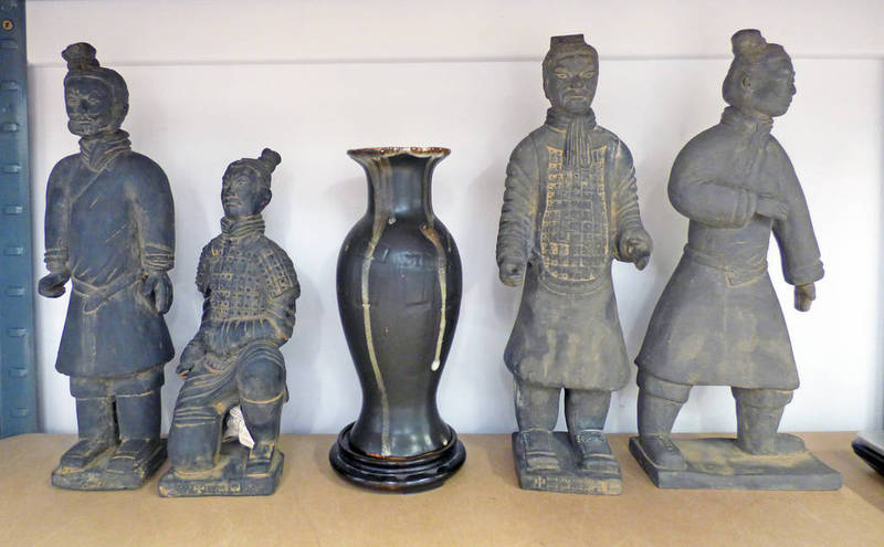 4 CHINESE TERRACOTTA ARMY STYLE FIGURES & BLACK GLAZED CHINESE POTTERY BALUSTER VASE WITH INCISED