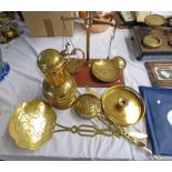 SELECTION OF BRASS WARE TO INCLUDE BEAM SCALES, BRASS JUG,