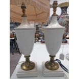 2 URN SHAPED TABLE LAMPS Condition Report: Plastic bodies. Modern.