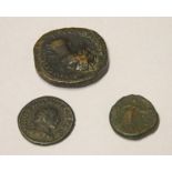 3 ROMAN COINS TO INCLUDE FAUSTINA JUNIOR SESTERTUIS,