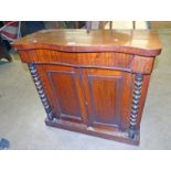 MAHOGANY SIDE CABINET WITH SERPENTINE FRONT ON PLINTH BASE.