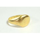 A gents 18 carat gold signet ring, finger size W1/2. Gross weight - 7.94 grams