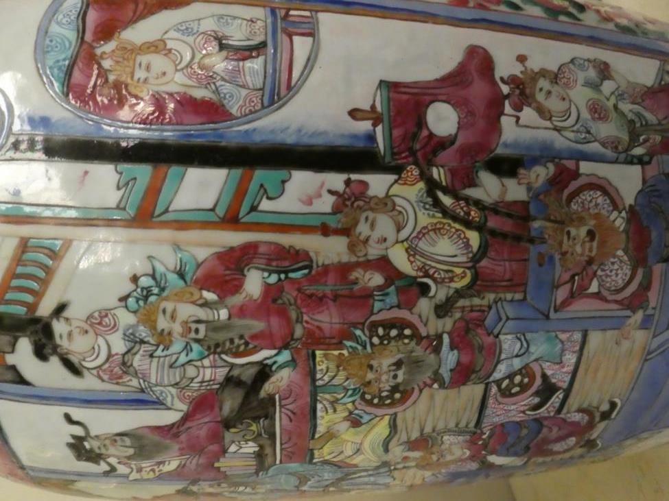 A Chinese famille rose vase - Image 3 of 8