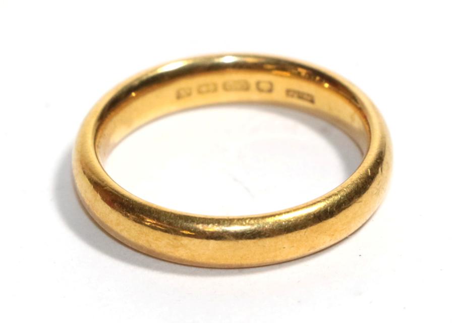 A 22 carat gold band ring, finger size O. Gross weight - 7.22 grams.