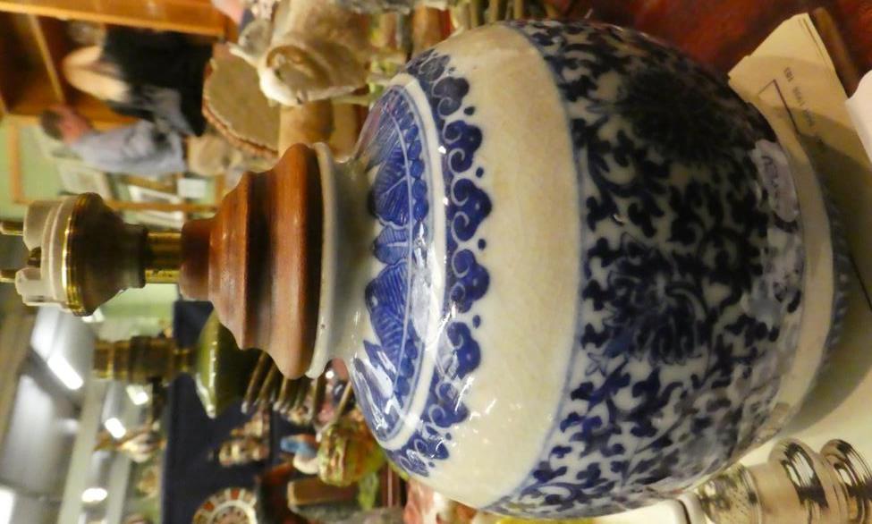 Six ceramic items including a Moorcroft lamp - Image 3 of 7