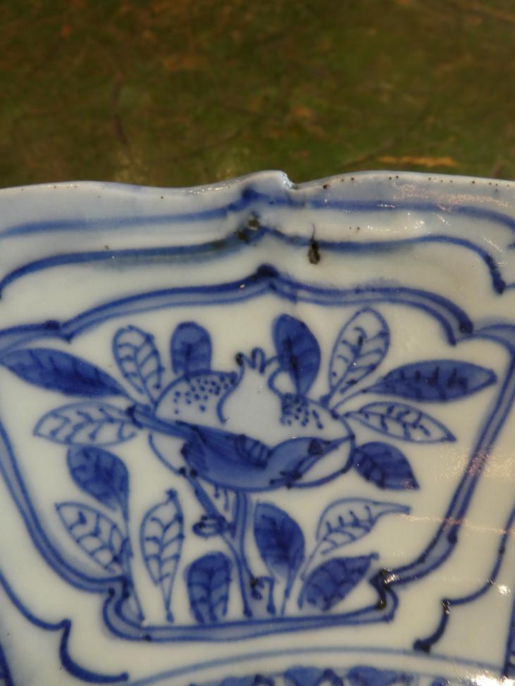 A Chinese Porcelain Saucer Dish, Wanli period, typically painted in underglaze blue with birds - Image 5 of 9