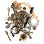 A quantity of jewellery including a bloodstone and pearl brooch (a.f.); a Victorian Scottish