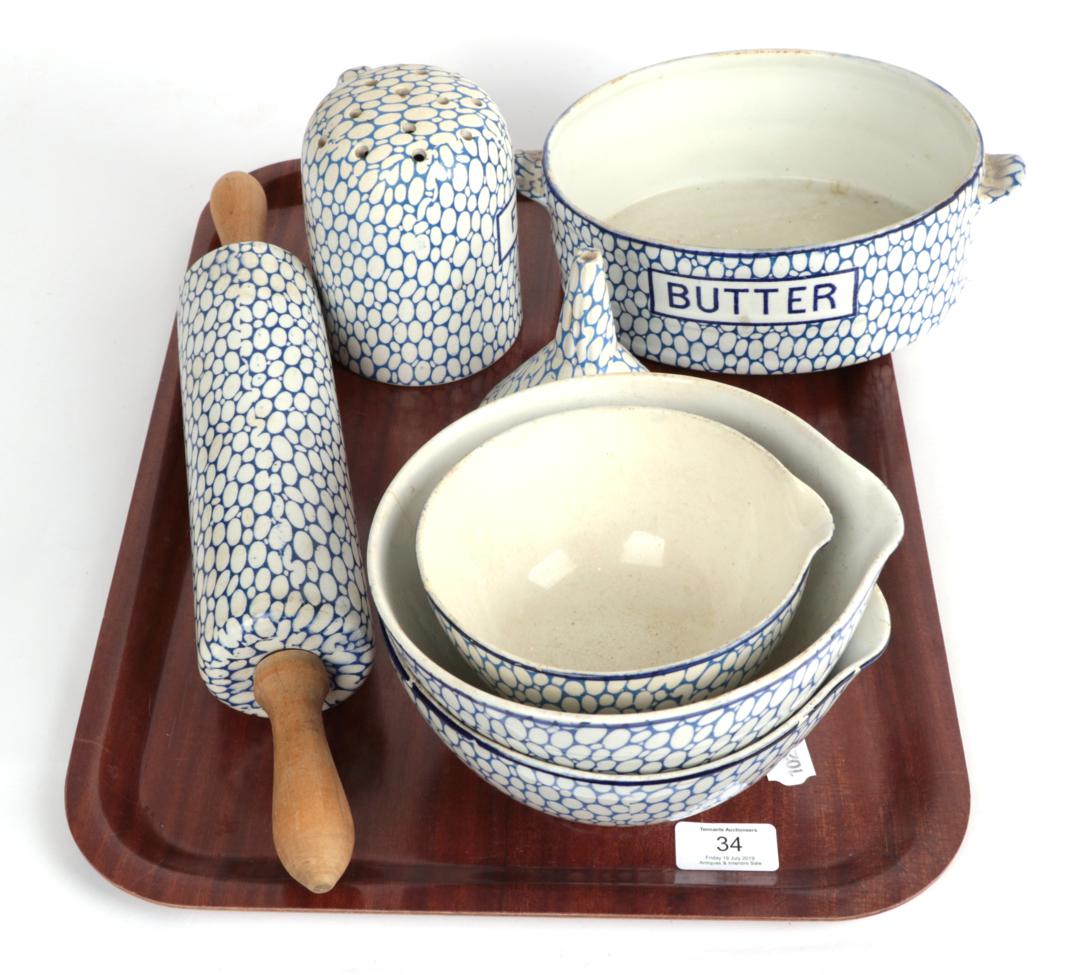 ^ A tray of Maling Cobblestone pattern kitchenalia to include three mixing bowls; a twin-handled