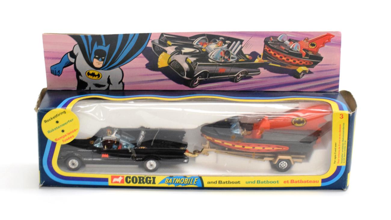 Corgi Gift Set 3 Batmobile And Batboat trailer with Whizzwheels (E box G)