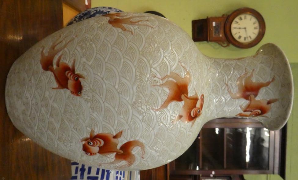 A Chinese porcelain carved vase decorated with fish - Image 6 of 7
