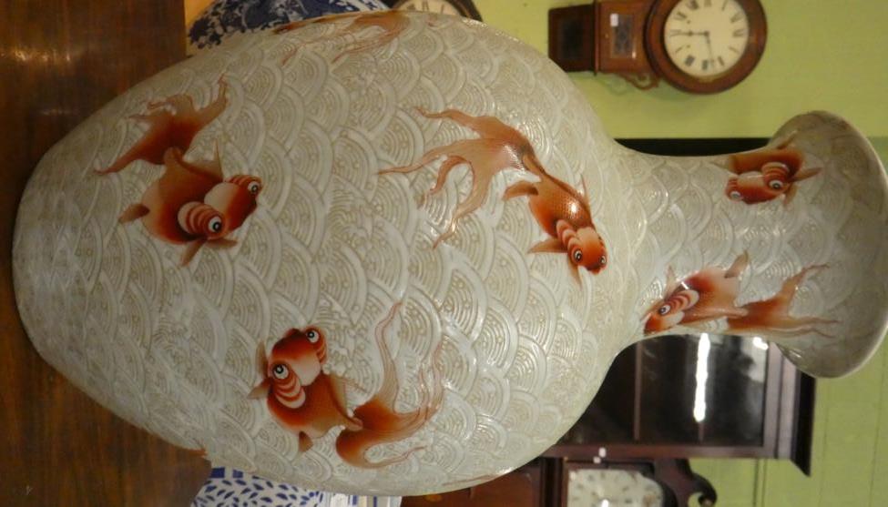 A Chinese porcelain carved vase decorated with fish - Image 7 of 7