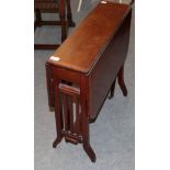 ^ An Edwardian mahogany and satinwood banded Sutherland table, 67cm wide