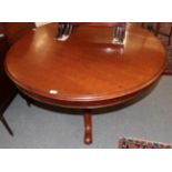 A Victorian mahogany circular dining table, diameter 120cm