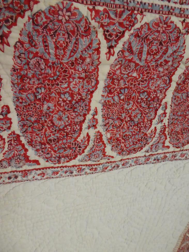 A Circa 1820 French Fenetre Quilt in white cotton, bordered with Kashmir Indienne large decorative - Image 6 of 10