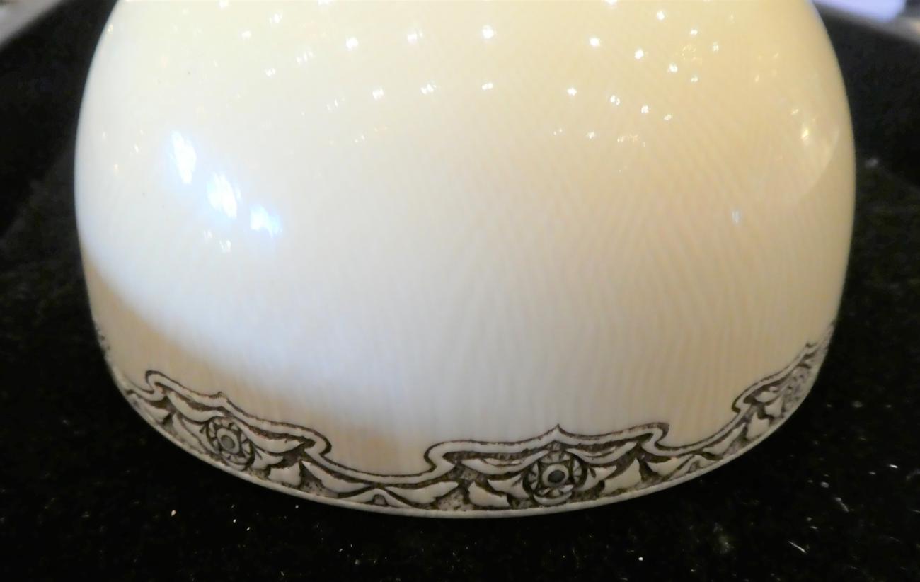 A Japanese Ivory and Shibayama Bowl, Meiji period, of circular form, inlaid with a vase of flowers - Image 7 of 8