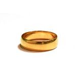 An 18 carat gold band ring, finger size R. Gross weight 4.6 grams.