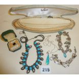 Assortment of vintage and more modern jewellery, some silver