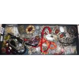 Tray of vintage jewellery