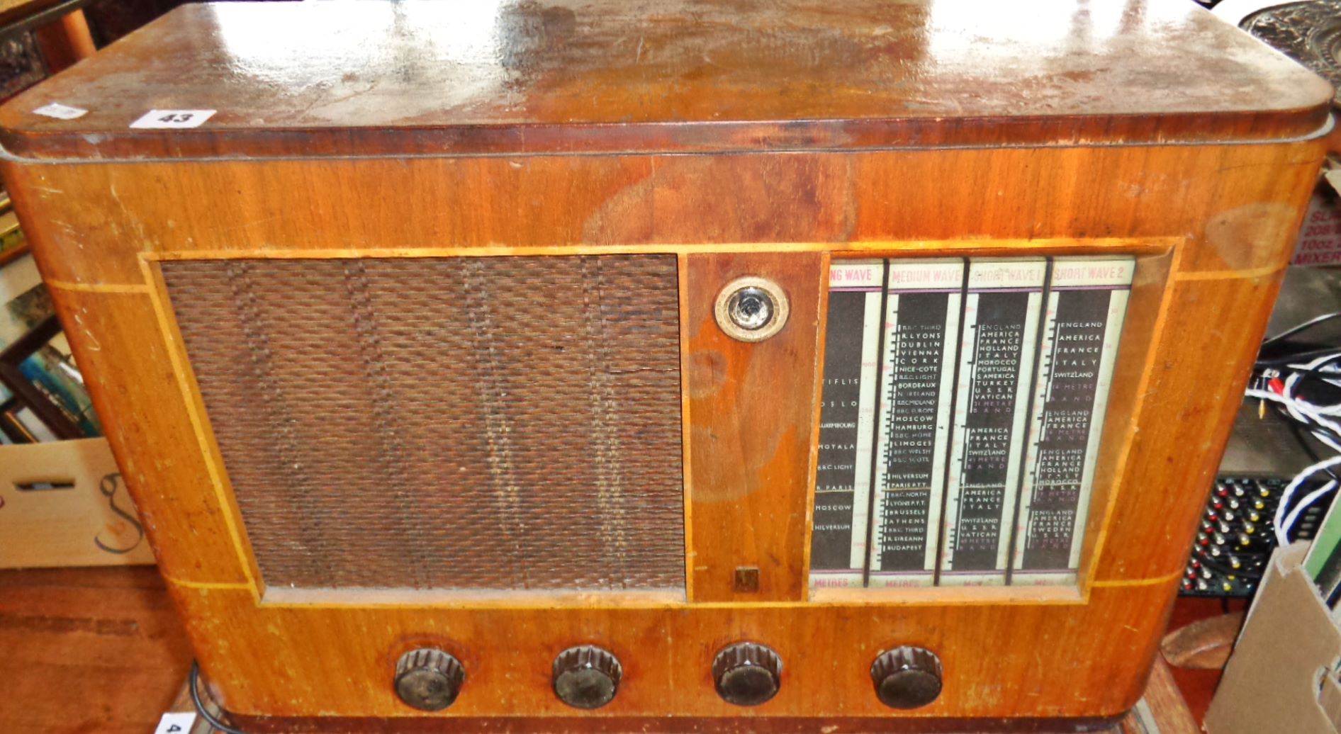 Large wood cased Philco valve radio