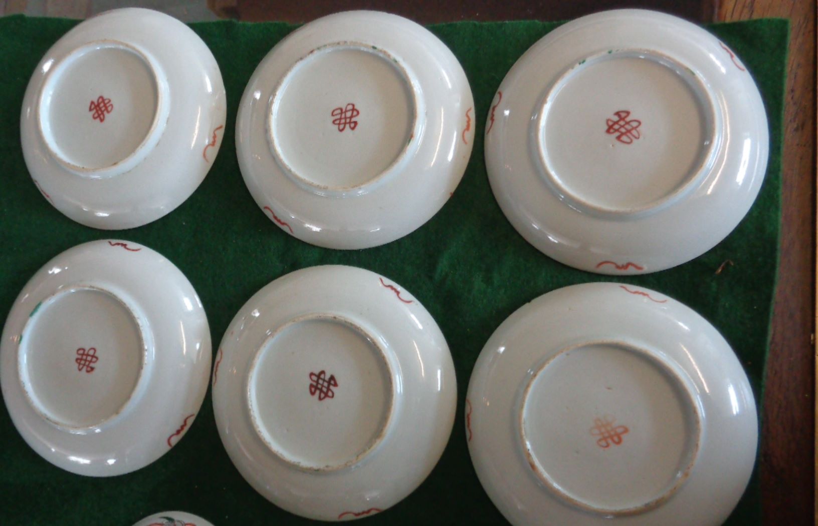 Six Chinese porcelain Famille Rose tea bowls and saucers - Image 6 of 13