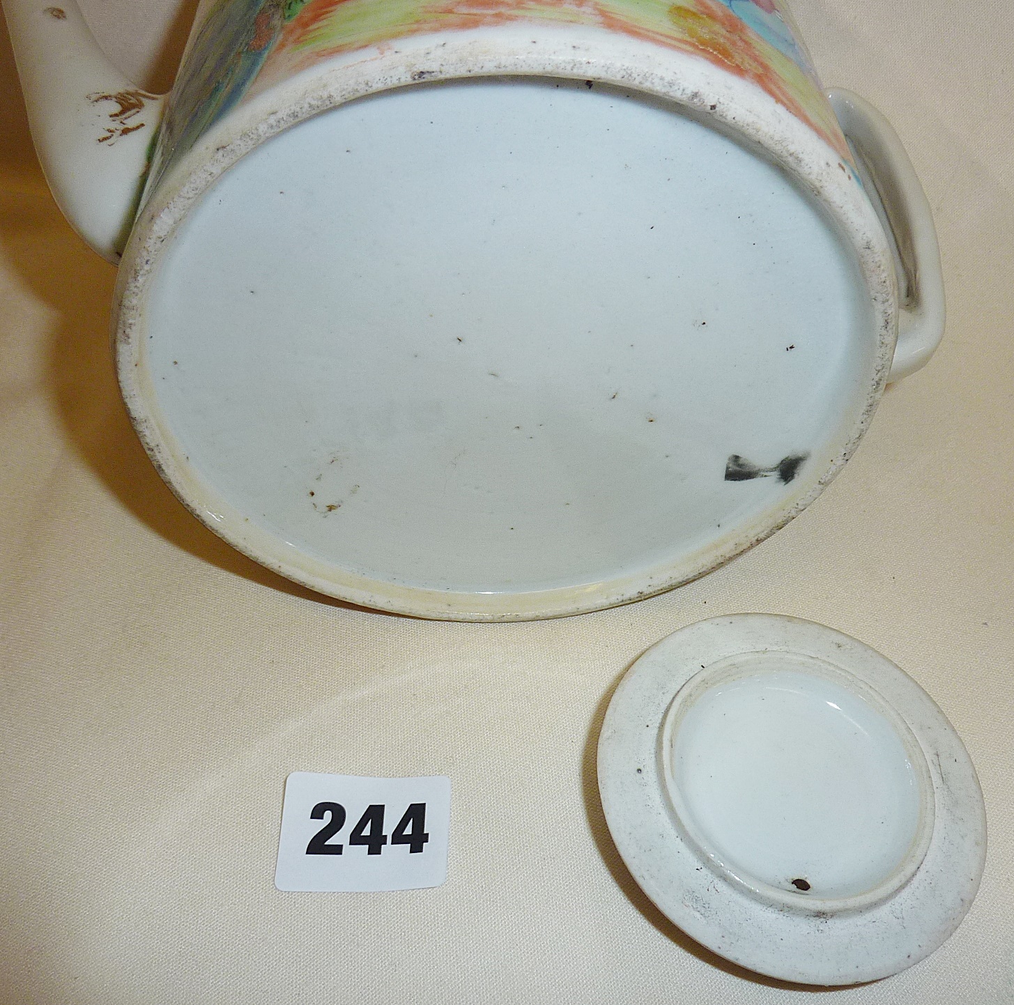 19th c. Chinese porcelain Famille Rose teapot (chips to rim) - Image 3 of 4