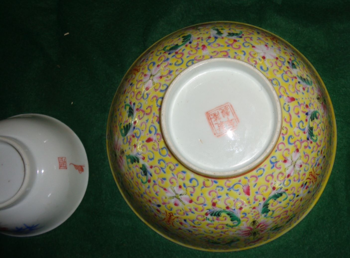 Chinese Famille Rose bowl (18cm diameter) and another - Image 3 of 6