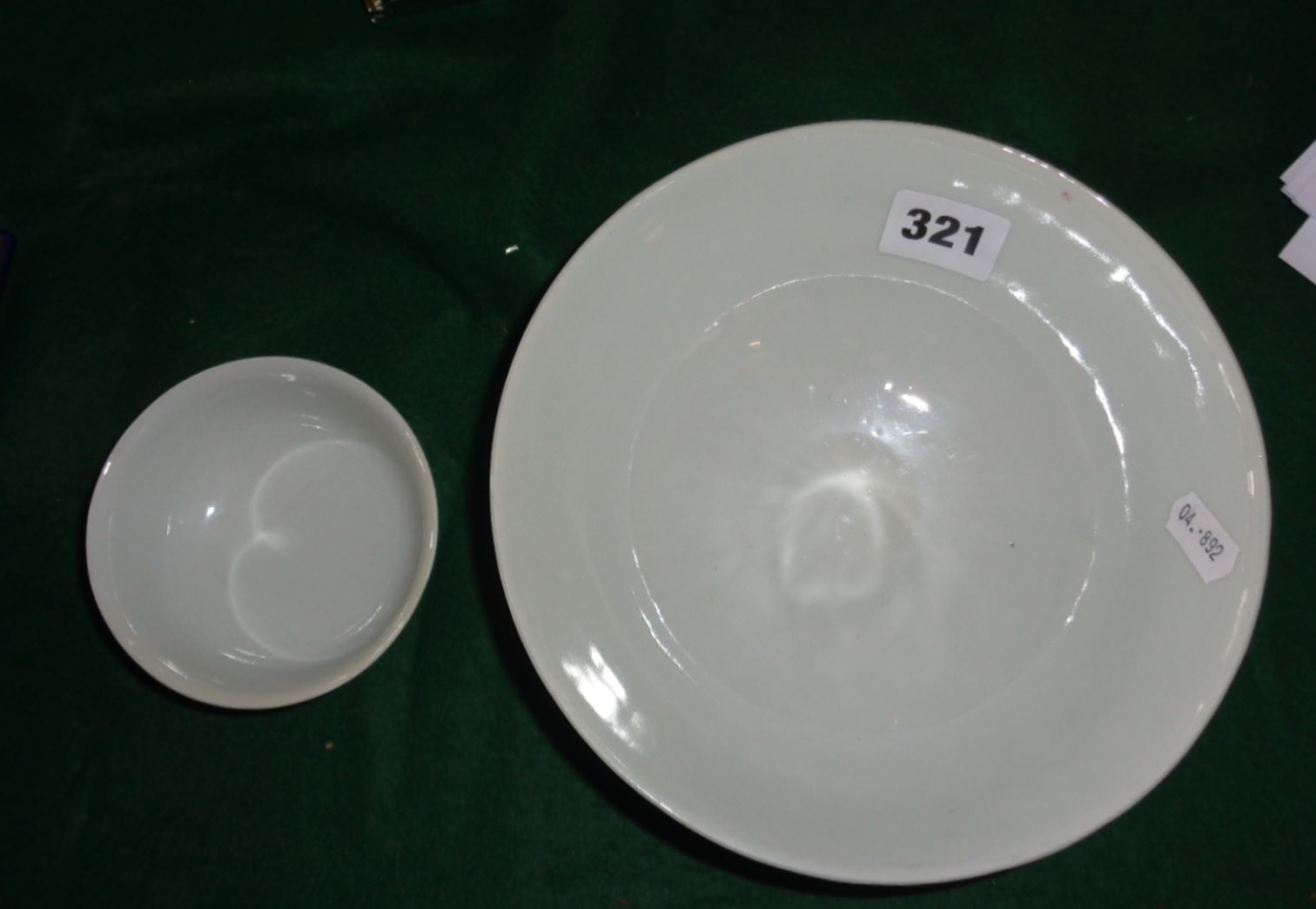 Chinese Famille Rose bowl (18cm diameter) and another - Image 2 of 6