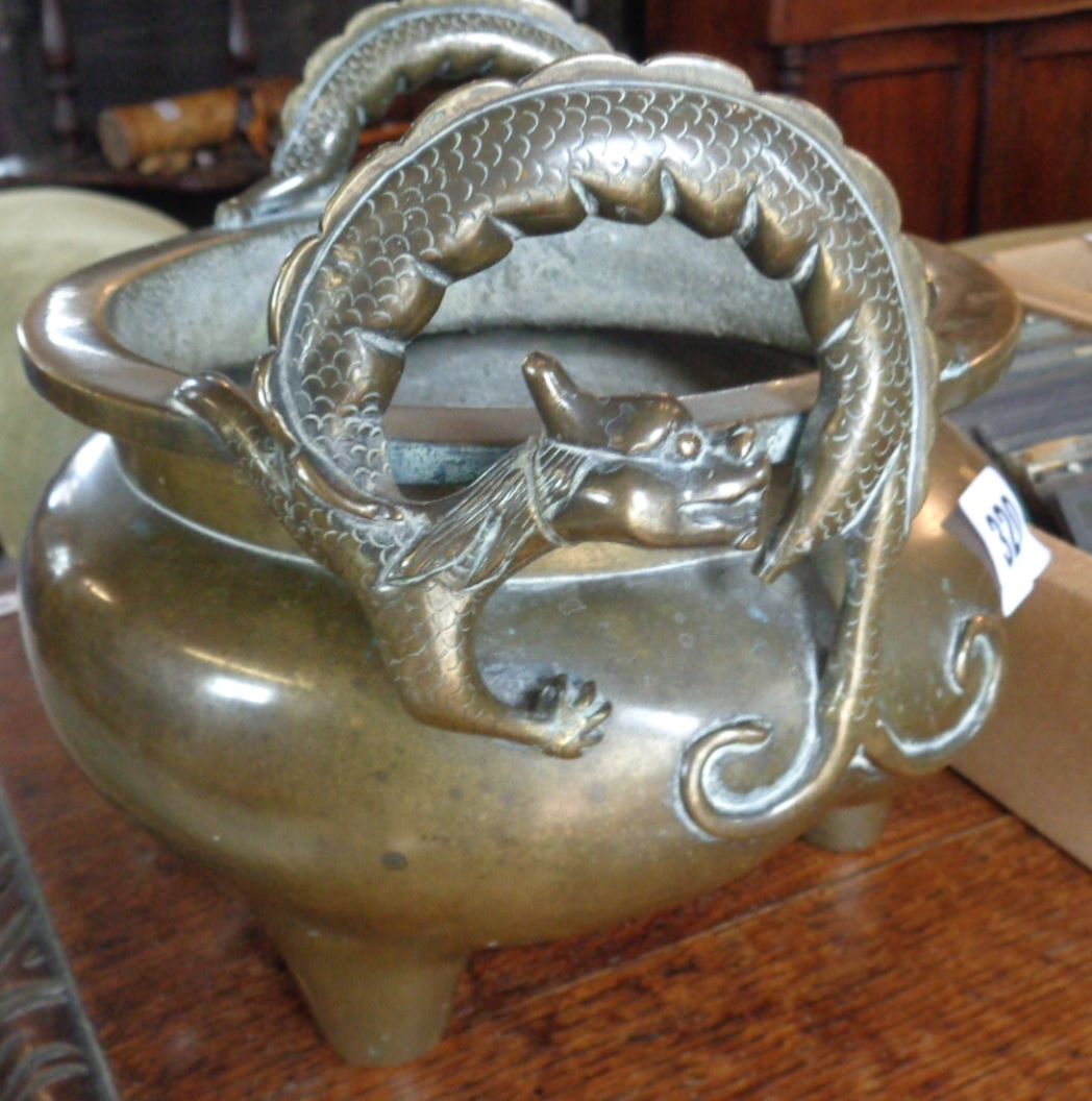 Chinese Qing bronze censer with dragon handles and tripod feet and impressed Xuande character - Image 6 of 7
