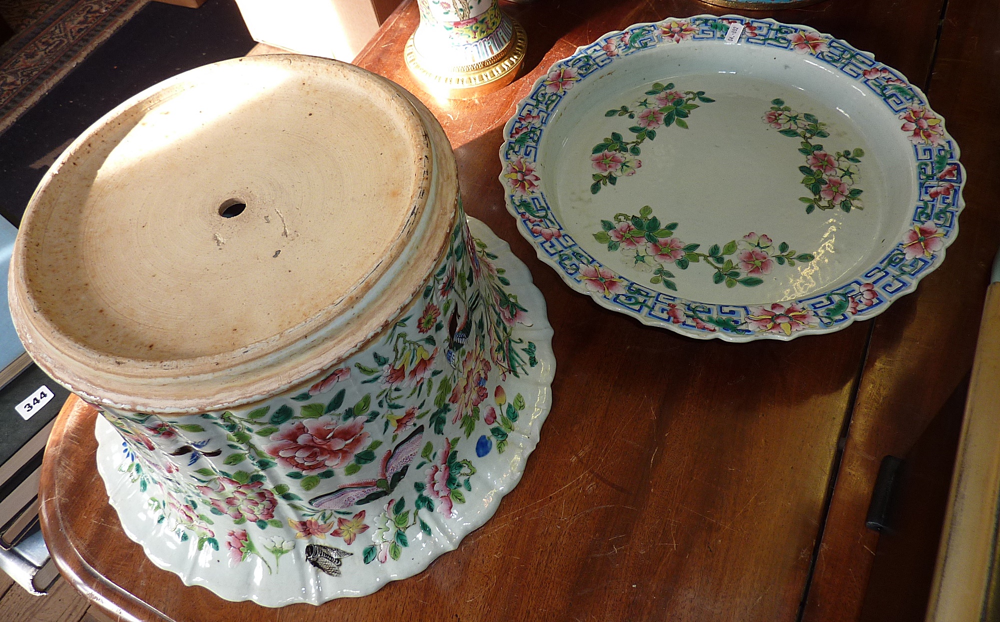 Large 19th c. Chinese Canton fluted jardiniere on stand, 37cm diameter (A/F) - Image 3 of 3