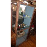 Shop display cabinet with single lockable door