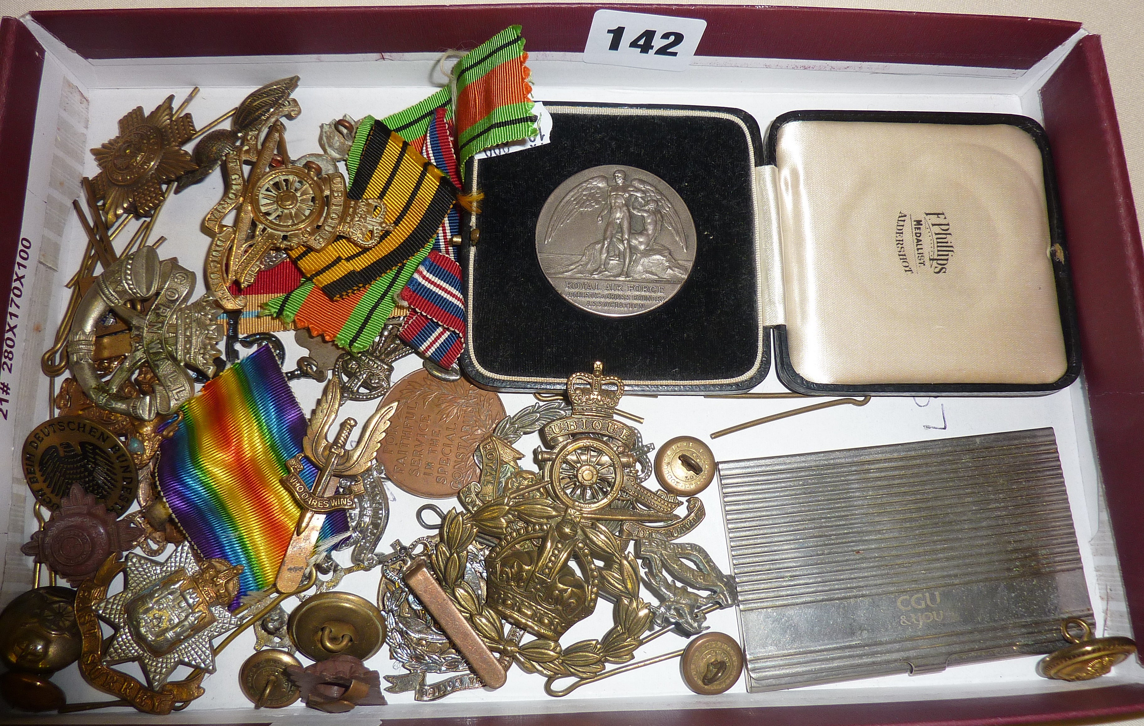 Various WW1 and WW2 cap badges, RAF sports medal in case, buttons, etc.