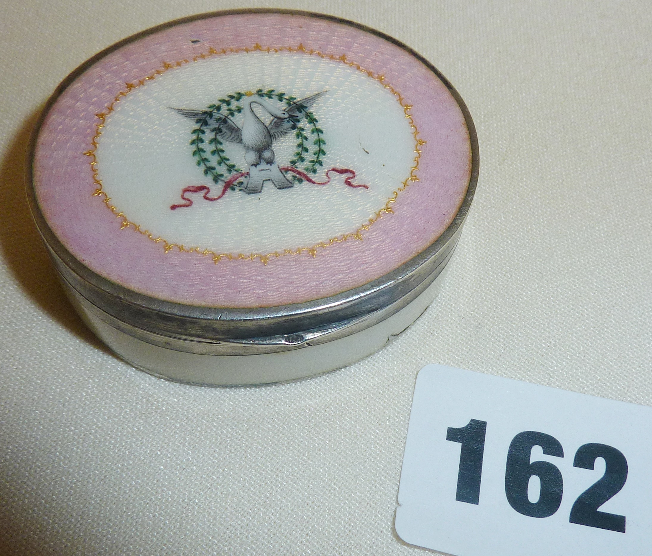 Antique guilloche enamel silver patch box, decorated with an heraldic swan and wreath design - Image 3 of 3