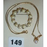 9ct gold necklace with pearl pendant, and a circular 14k white gold pearl brooch