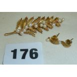 9ct gold fern brooch decorated with seed pearls, together with a matching pair of earrings