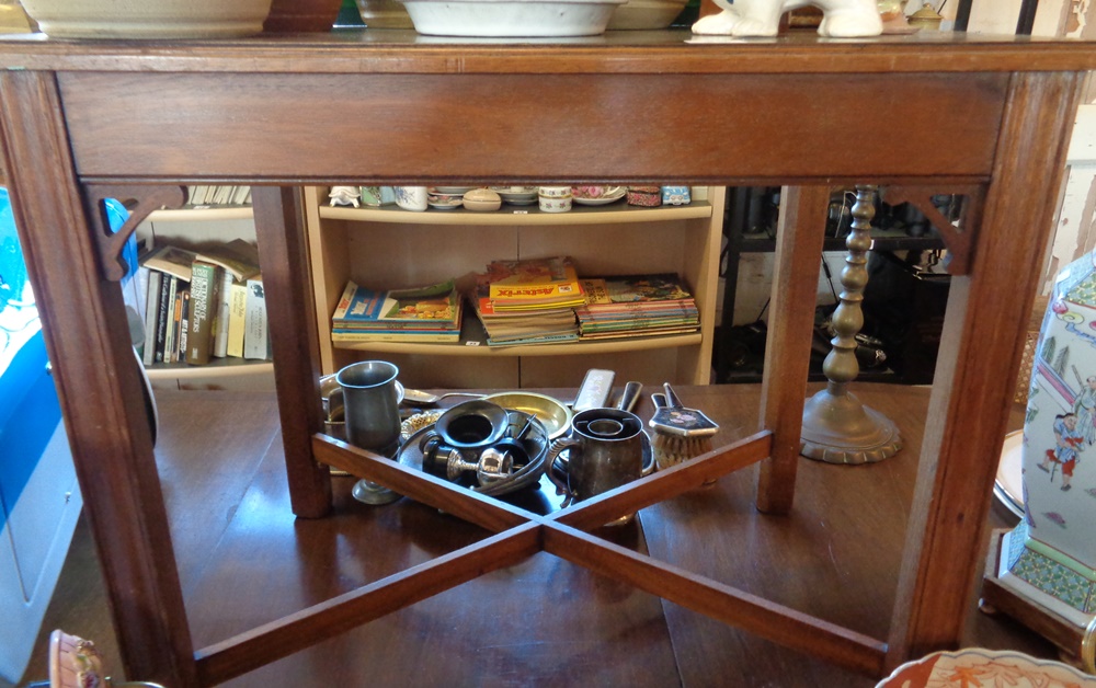 Mahogany Georgian style coffee table with cross stretchers